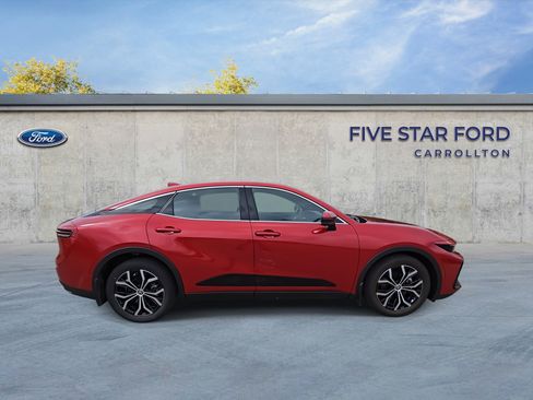 Used 2024 Toyota Crown image 9