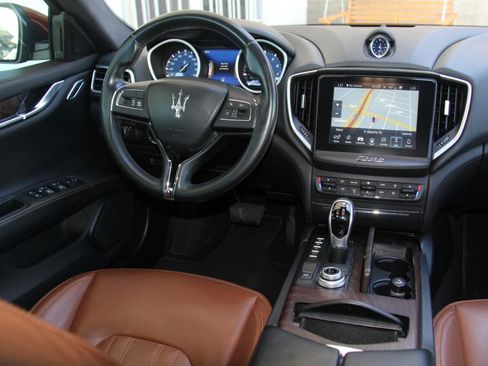 Used 2018 Maserati Ghibli image 9