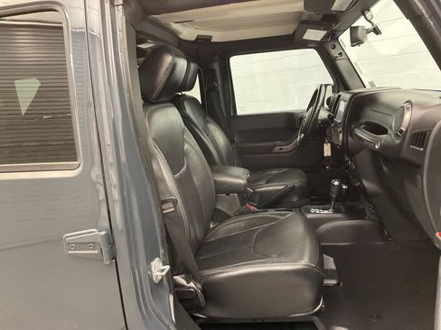 Used 2018 Jeep Wrangler Unlimited Sahara AWD/4WD image 25