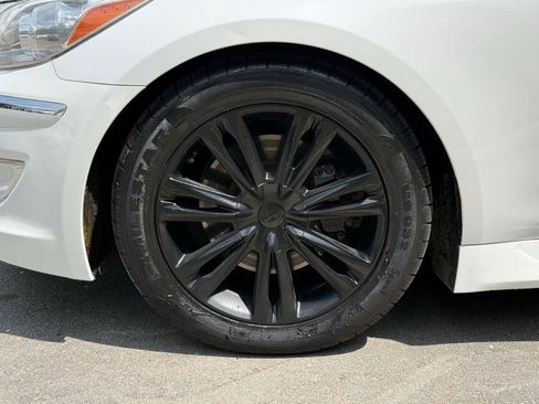 Used 2012 Hyundai Genesis 3.8 w/ Premium Pkg RWD image 15