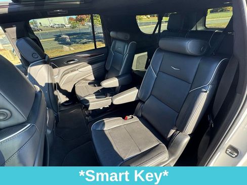 Used 2022 Cadillac Escalade ESV Premium Luxury image 19