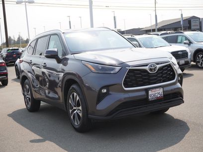 Used 2022 Toyota Highlander XLE