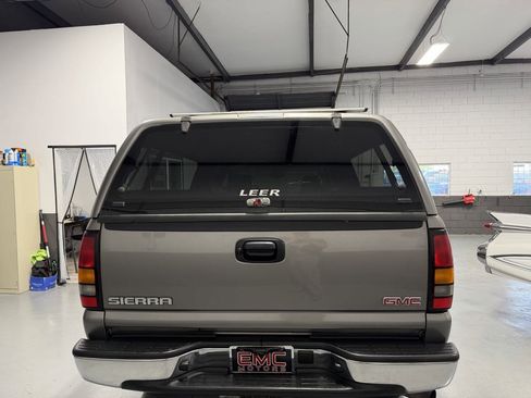 Used 2006 GMC Sierra 2500 SLT w/ Heavy-Duty Power Package image 7