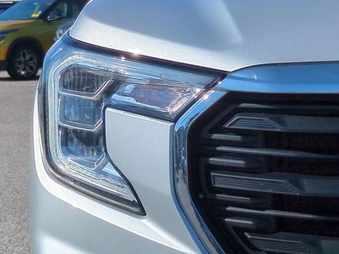 Used 2022 GMC Terrain SLE w/ Driver Convenience Package image 10