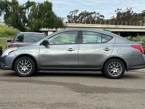 Used 2019 Nissan Versa SV image 9