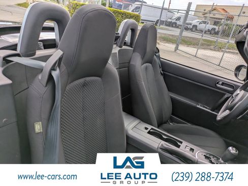 Used 2007 MAZDA MX-5 Miata Touring w/ Appearance Pkg RWD image 12