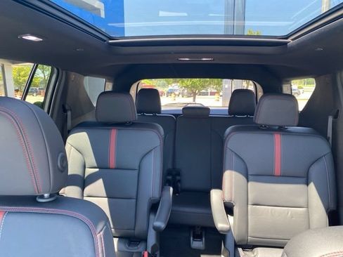 Used 2024 Chevrolet Traverse RS AWD/4WD image 34