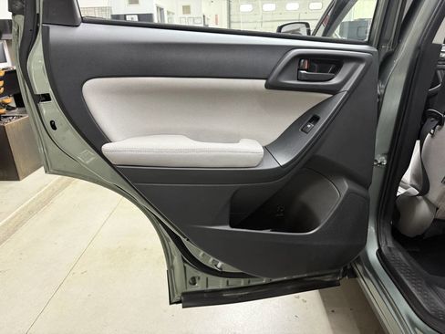 Used 2014 Subaru Forester 2.5i image 12