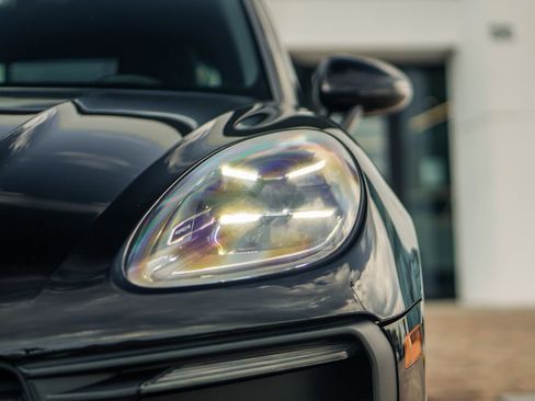Used 2022 Porsche Macan AWD/4WD image 10