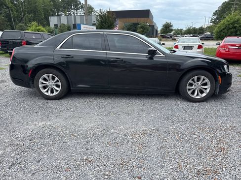 Used 2015 Chrysler 300 Limited RWD image 2