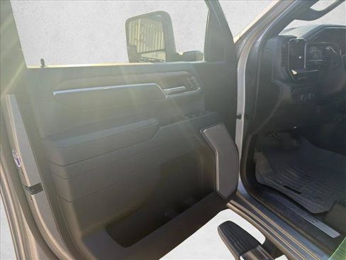 Used 2024 Chevrolet Silverado 3500 High Country w/ High Country Premium Package AWD/4WD image 9