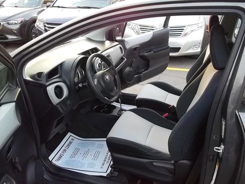 Used 2012 Toyota Yaris L image 3