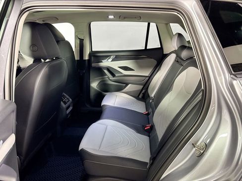 New 2025 Volkswagen Tiguan SE image 20