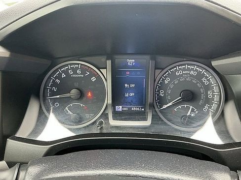 Used 2022 Toyota Tacoma TRD Off-Road AWD/4WD image 21