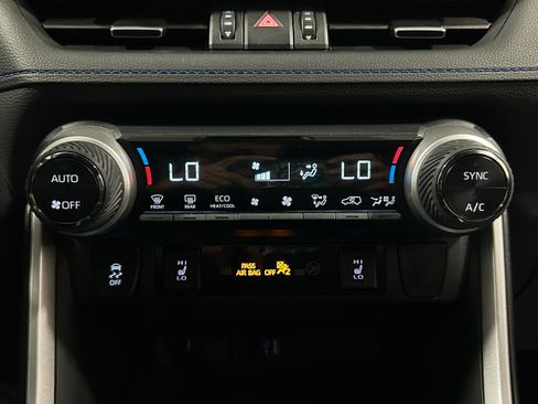 Used 2024 Toyota RAV4 XSE AWD/4WD image 9