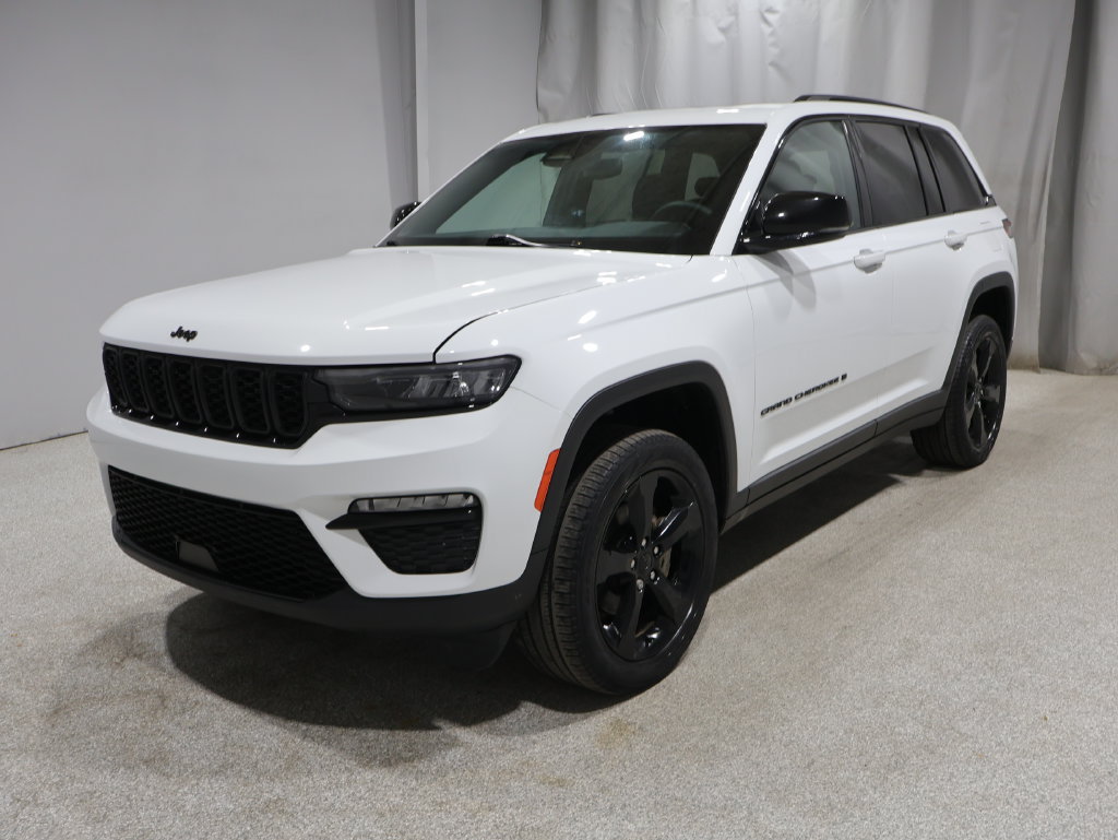 Certified 2024 Jeep Grand Cherokee Limited w/ Black Appearance Package AWD/4WD image 7