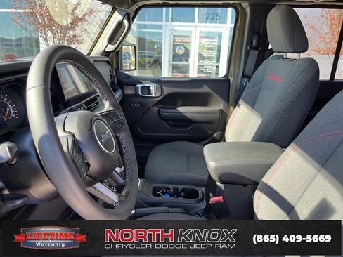 Used 2025 Jeep Wrangler Unlimited Rubicon image 3