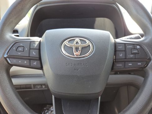 Used 2024 Toyota Sienna LE AWD/4WD image 30