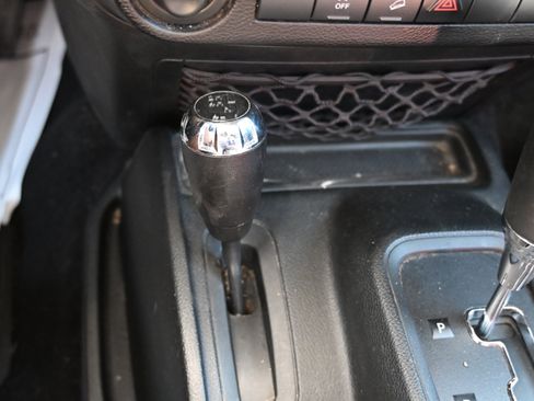Used 2018 Jeep Wrangler Unlimited Sport S AWD/4WD image 22