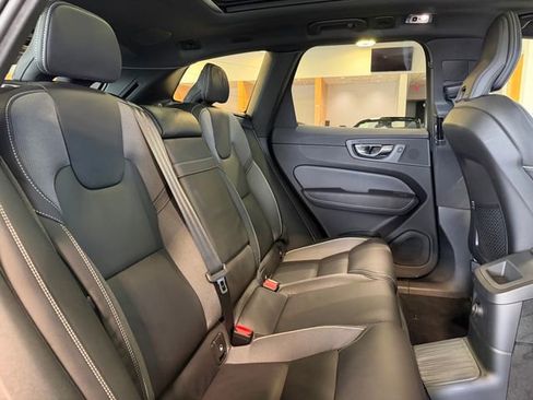 Used 2020 Volvo XC60 T8 R-Design image 24
