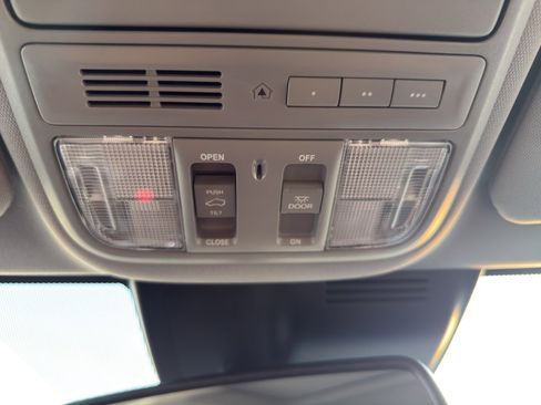 Used 2022 Honda CR-V Touring image 25