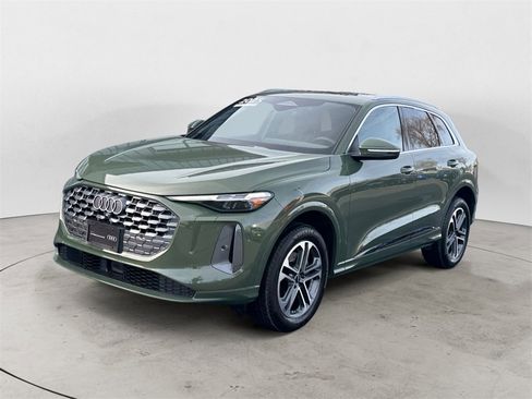 Used 2025 Audi Q5 Premium Plus w/ Premium Plus image 3