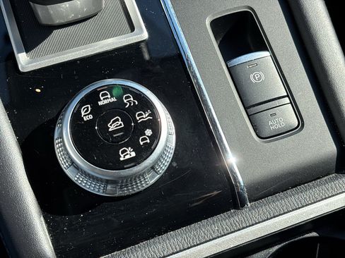 Used 2024 Mitsubishi Outlander SE AWD/4WD image 24