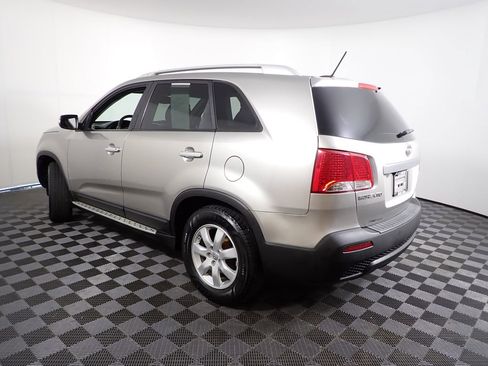 Used 2012 Kia Sorento LX w/ Convenience Pkg FWD image 10
