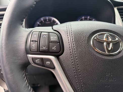 Used 2015 Toyota Highlander LE FWD image 19