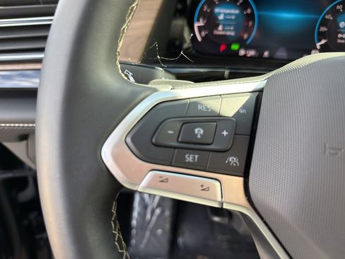 Used 2024 Volkswagen Atlas SE image 17