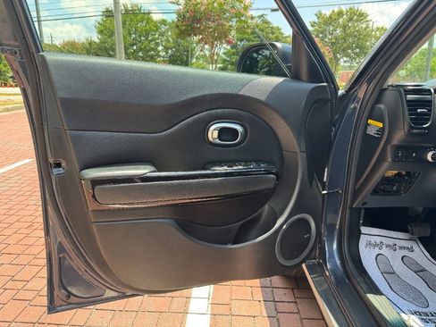 Used 2014 Kia Soul + image 7