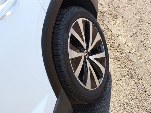Used 2024 Volkswagen Taos SE FWD image 39