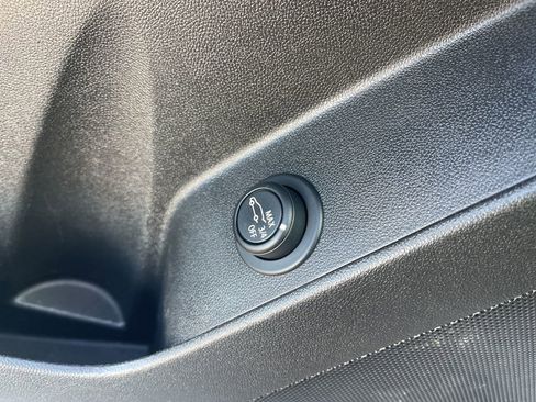 Used 2021 Chevrolet Equinox LT image 32