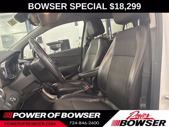 Used 2022 Chevrolet Trax LT w/ LT Convenience Package AWD/4WD image 2