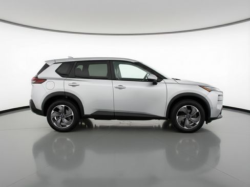 Used 2025 Nissan Rogue SV image 11