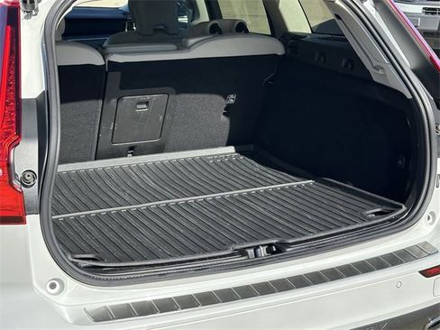 Used 2021 Volvo V60 T5 Cross Country w/ Climate Package image 28