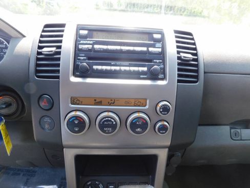 Used 2005 Nissan Pathfinder SE Off-Road w/ (P01) SE Off-Road Premium Pkg AWD/4WD image 12