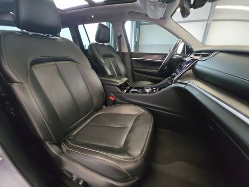 Used 2022 Jeep Grand Cherokee Limited AWD/4WD image 29