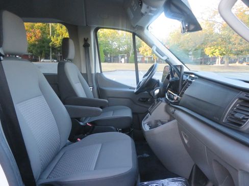 Used 2024 Ford Transit 350 XLT image 32