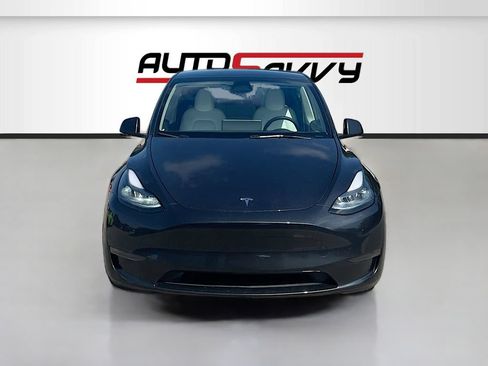 Used 2024 Tesla Model Y Long Range RWD image 2