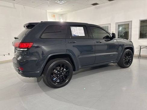 Used 2017 Jeep Grand Cherokee Altitude AWD/4WD image 14