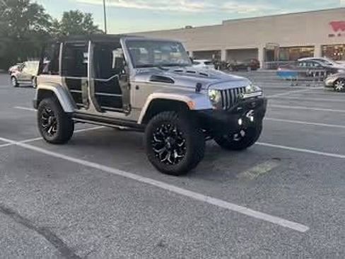 Used 2017 Jeep Wrangler Unlimited Rubicon w/ Dual Top Group AWD/4WD image 9
