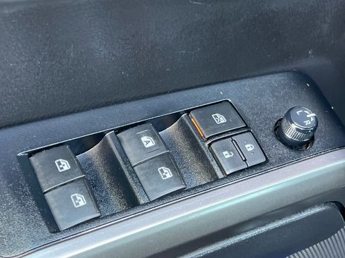 Used 2022 Toyota Tacoma SR5 AWD/4WD image 13