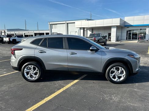 Certified 2024 Chevrolet Trax LS w/ LS Convenience Package image 4
