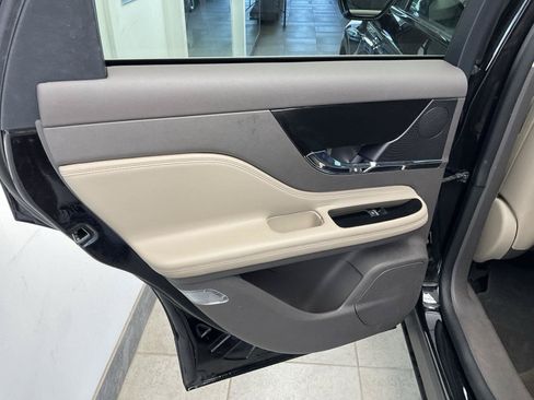 Used 2023 Lincoln Corsair AWD image 11