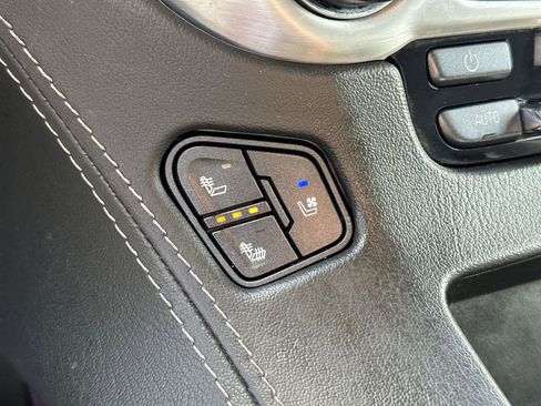 Used 2018 GMC Yukon SLT image 24