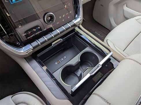 Used 2026 GMC Yukon Denali w/ Denali Reserve Package image 10