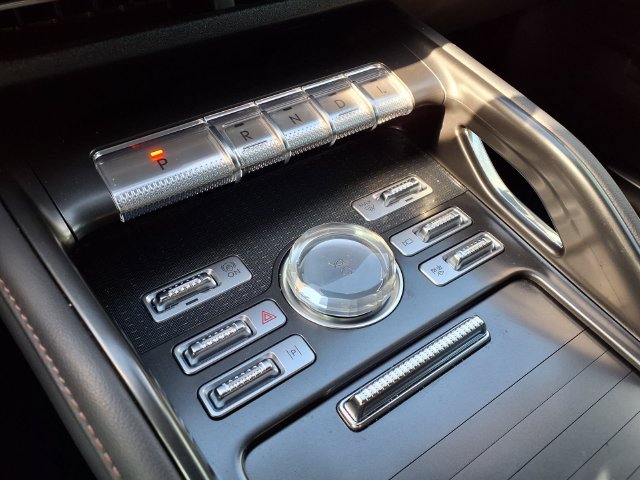 Certified 2025 Lincoln Nautilus Premier w/ Jet Appearance Package AWD/4WD image 9