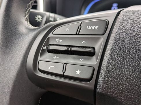 Used 2025 Hyundai Venue SEL FWD image 24