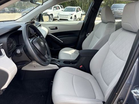 Used 2025 Toyota Corolla Cross L image 11